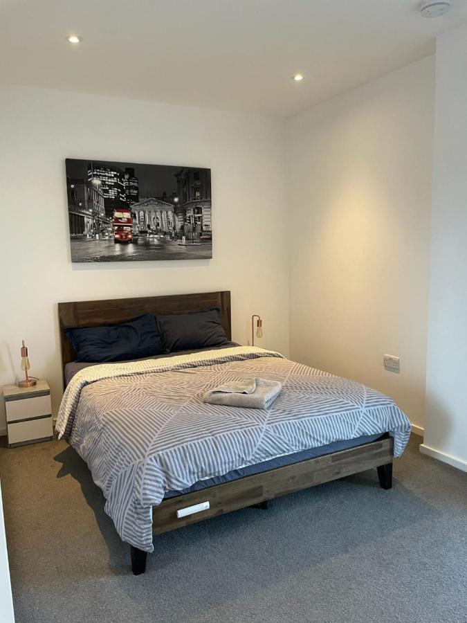 Luxury En-Suite Room Olympic Village In Shared Apartment Лондон Экстерьер фото