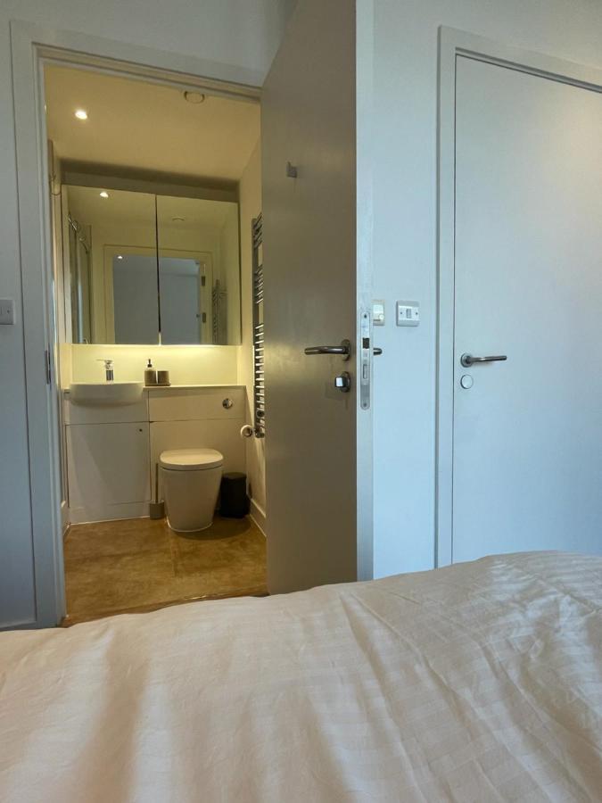 Luxury En-Suite Room Olympic Village In Shared Apartment Лондон Экстерьер фото
