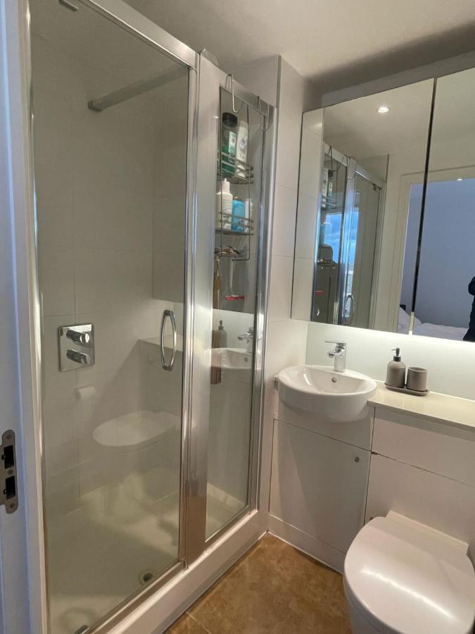 Luxury En-Suite Room Olympic Village In Shared Apartment Лондон Экстерьер фото