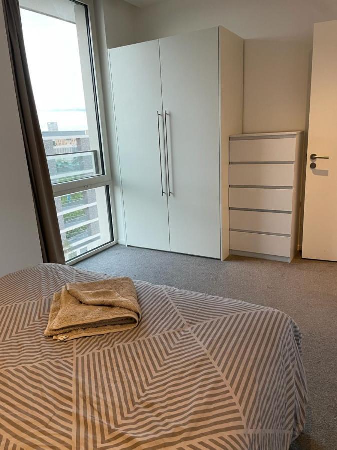 Luxury En-Suite Room Olympic Village In Shared Apartment Лондон Экстерьер фото