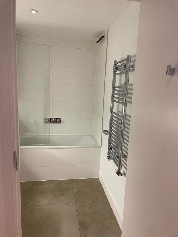 Luxury En-Suite Room Olympic Village In Shared Apartment Лондон Экстерьер фото