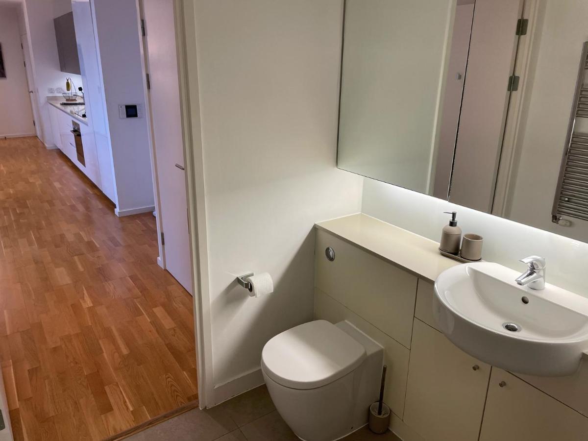 Luxury En-Suite Room Olympic Village In Shared Apartment Лондон Экстерьер фото