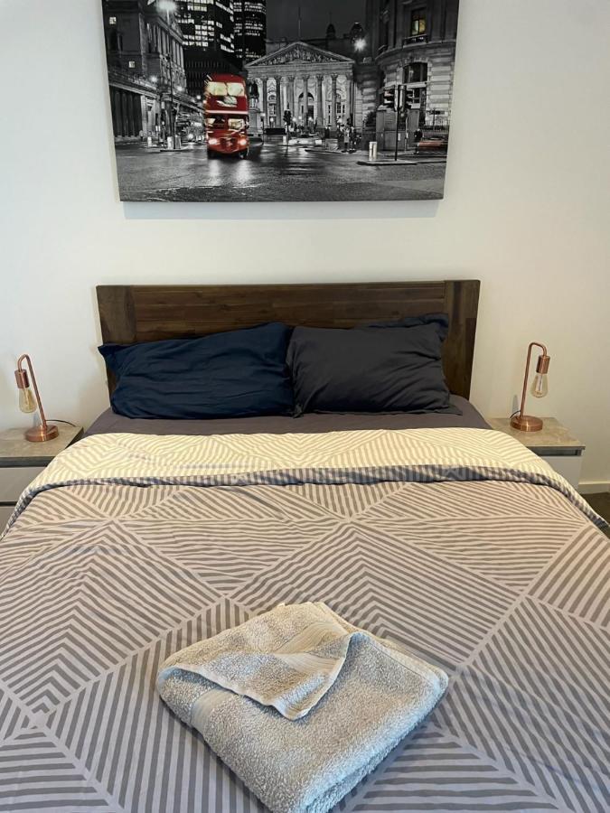 Luxury En-Suite Room Olympic Village In Shared Apartment Лондон Экстерьер фото