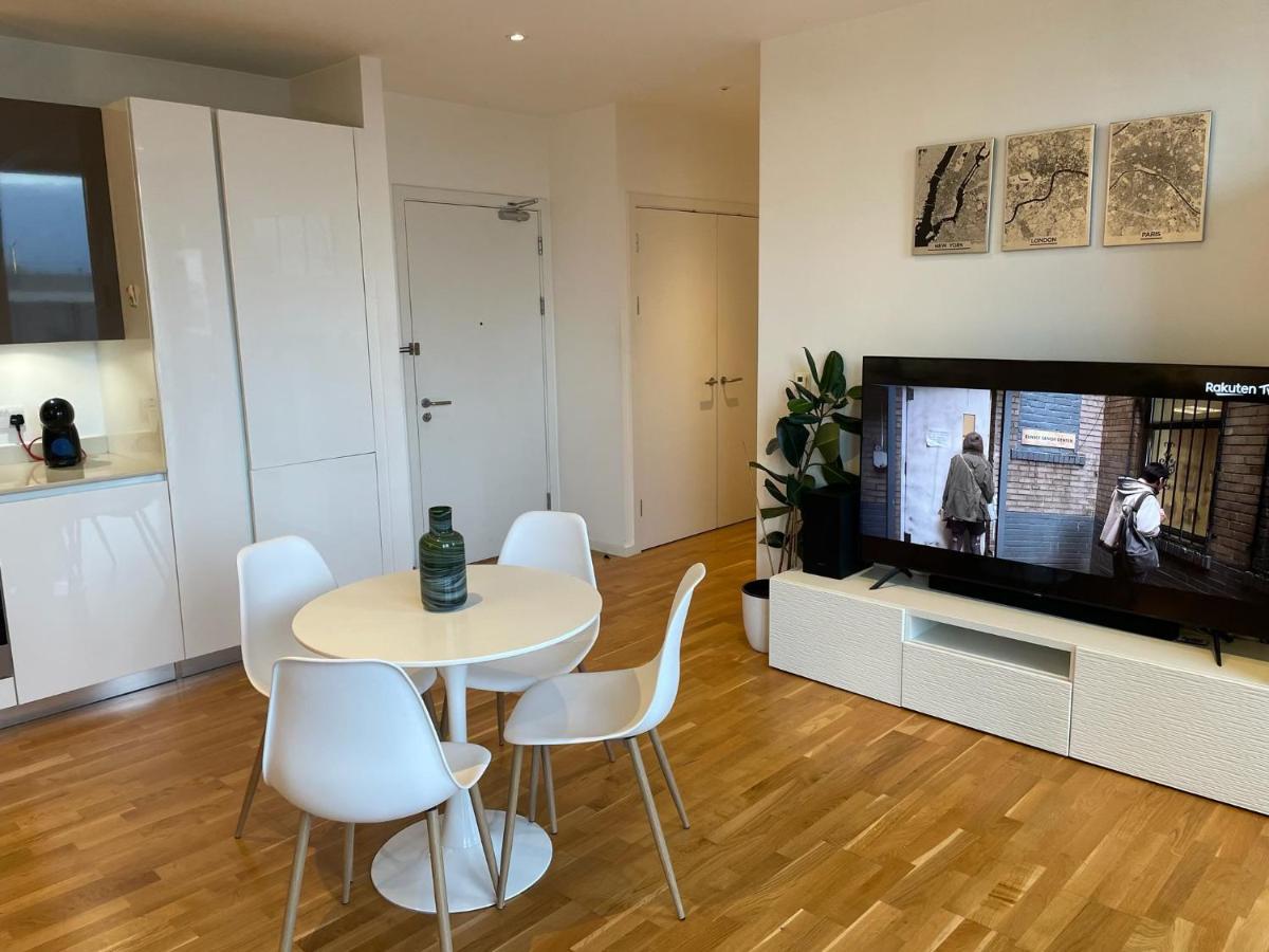 Luxury En-Suite Room Olympic Village In Shared Apartment Лондон Экстерьер фото