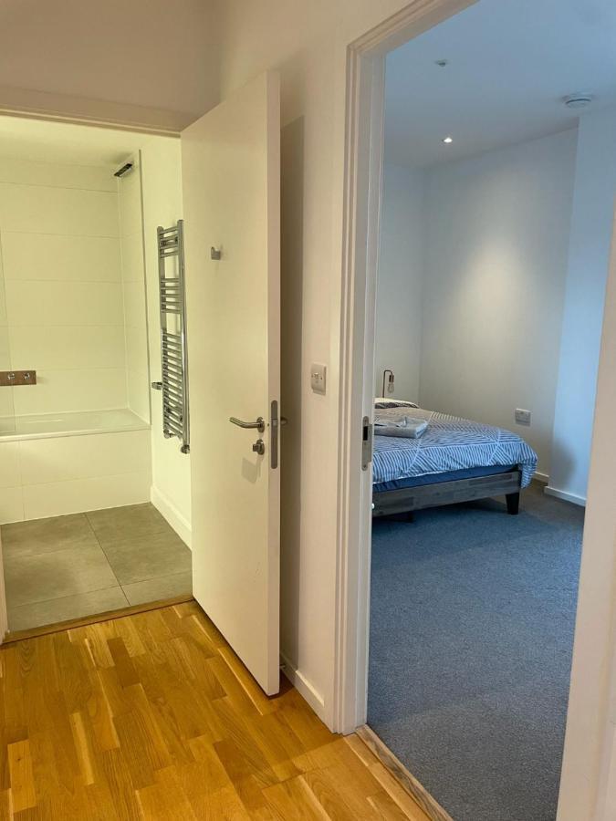 Luxury En-Suite Room Olympic Village In Shared Apartment Лондон Экстерьер фото
